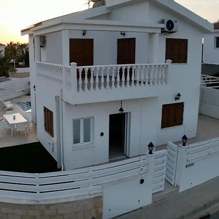 ヴィラ Celestial アヤナパ