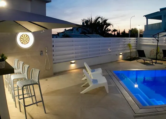 ヴィラ Celestial アヤナパ