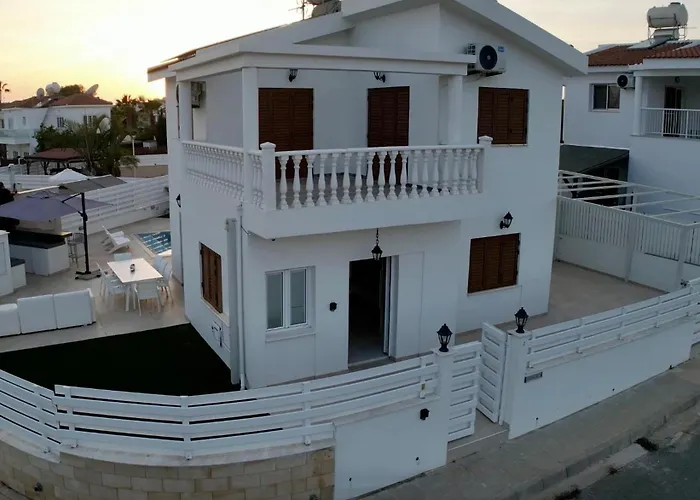 ヴィラ Celestial アヤナパ